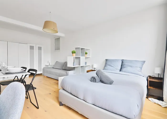 - Quartier Champs-elysees 5 Free Netflix Daire