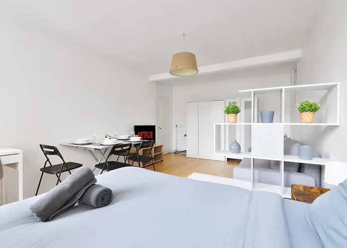 - Quartier Champs-elysees 5 Free Netflix Апартаменты *